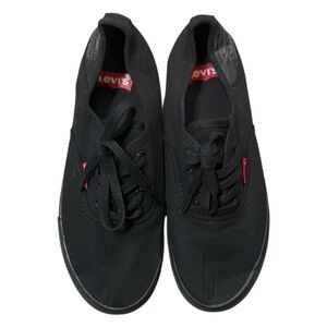 Levi’s Black Low-Top Sneakers  | Clean Soles